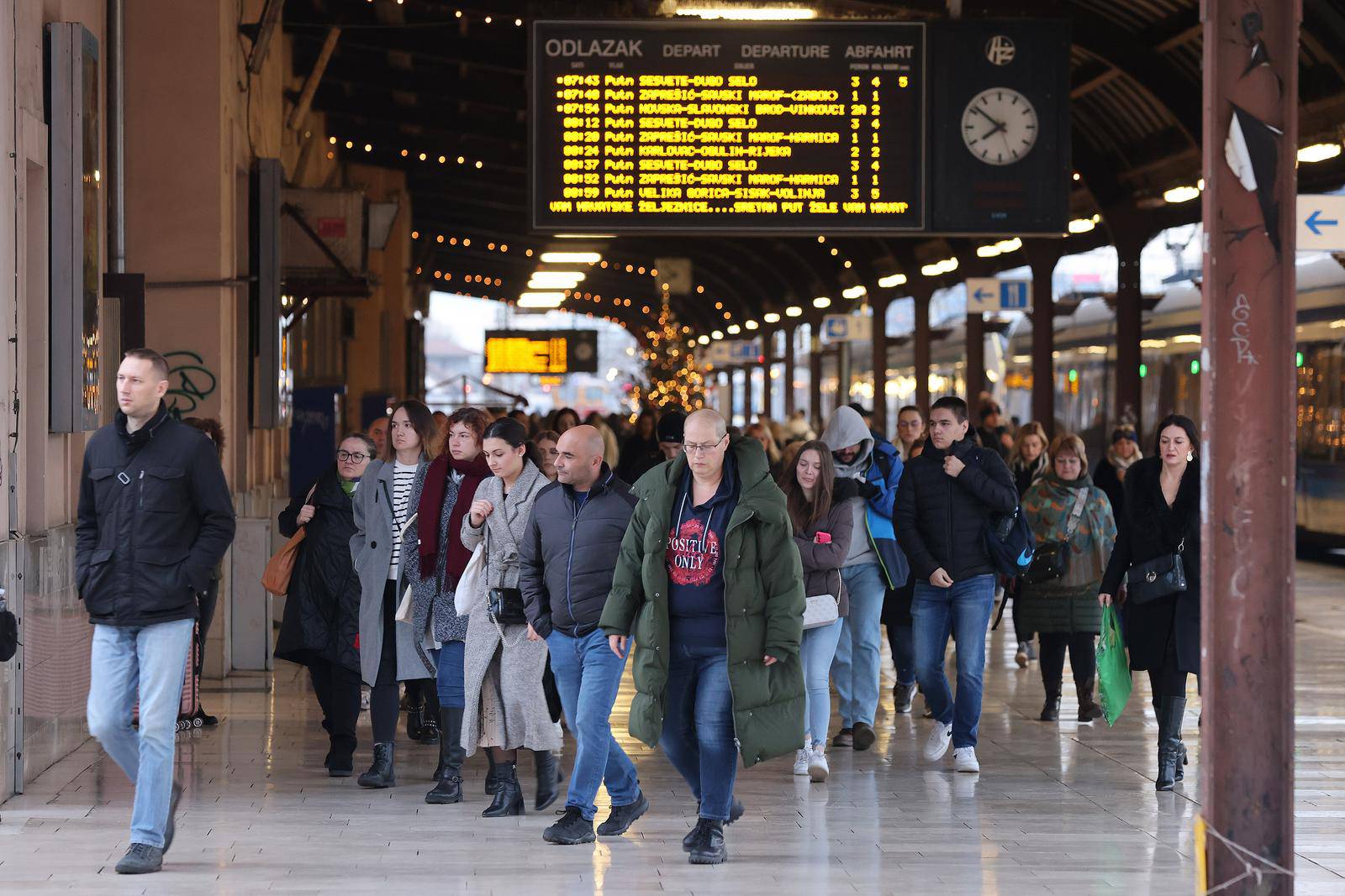 Zagreb: Pojačani promet u putničkom prometu HŽ-a