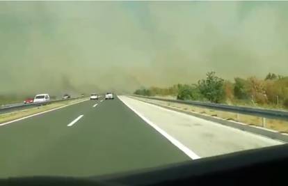 Opasna vožnja po Dalmatini: 'Di ćemo? Ma ajmo kroz dim'
