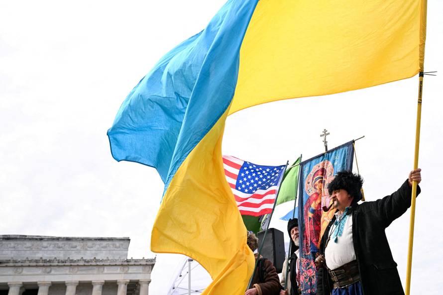 Demonstrators rally at Lincoln Memorial to mark the fourth anniversary of the full-scale Russian invasion of Ukraine