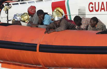 Potonuo brod s izbjeglicama u Indoneziji, poginulo troje ljudi