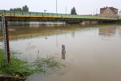 FOTO Sava se izlila iz korita u Zagrebu, Kupa raste i stvara nemile probleme u Karlovcu