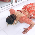 Žena radila sklekove u indijskoj ukrasnoj vjenčanici, internet ne vjeruje kako joj je to uspjelo