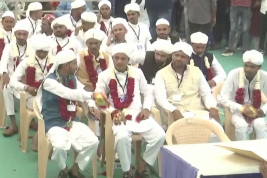 Deseci sudjeluju u masovnoj ceremoniji vjenčanja u zapadnoj Indiji