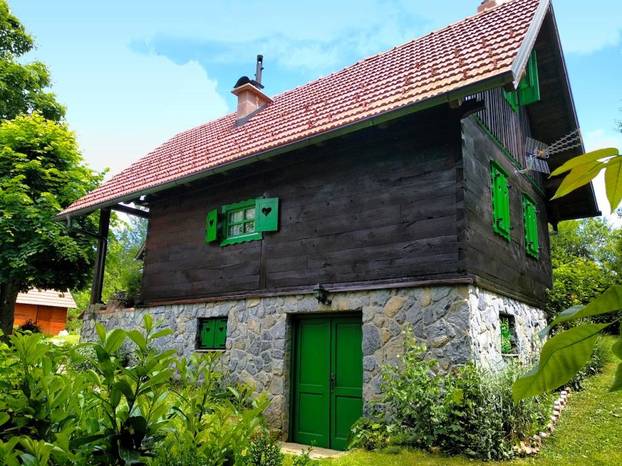 Drvena kuća u Gorskom kotaru izgleda kao iz bajke, ali vrijedi li više od pola milijuna eura?