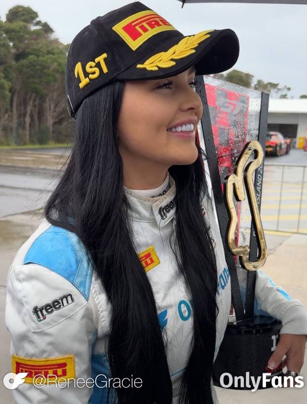 Iz trkaćih automobila prebacila se na OnlyFans i 'diže' milijune