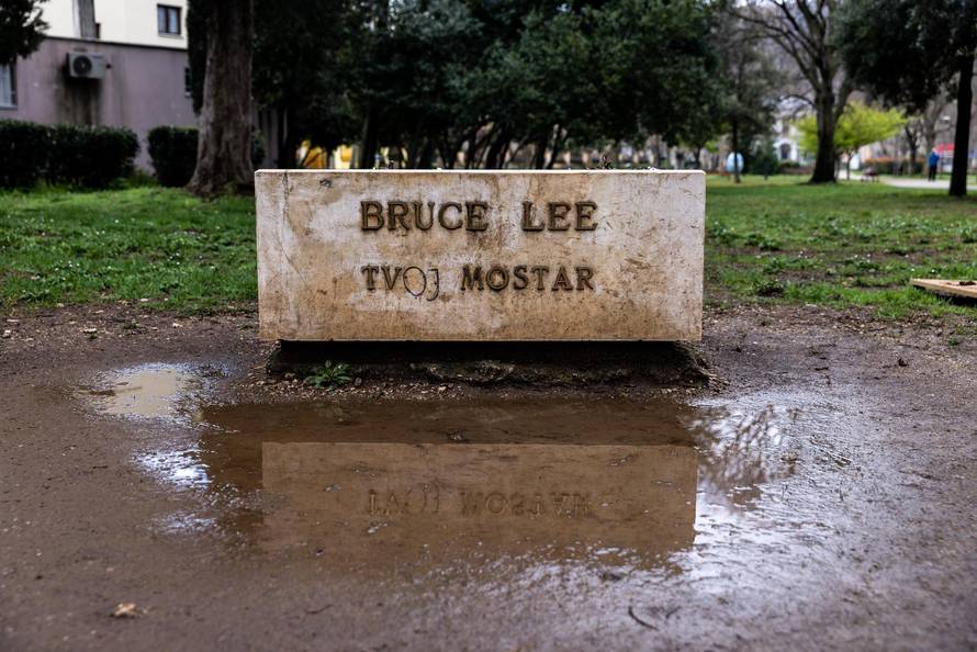 Mostar: Nestao kip Bruce Leeja iz gradskog parka