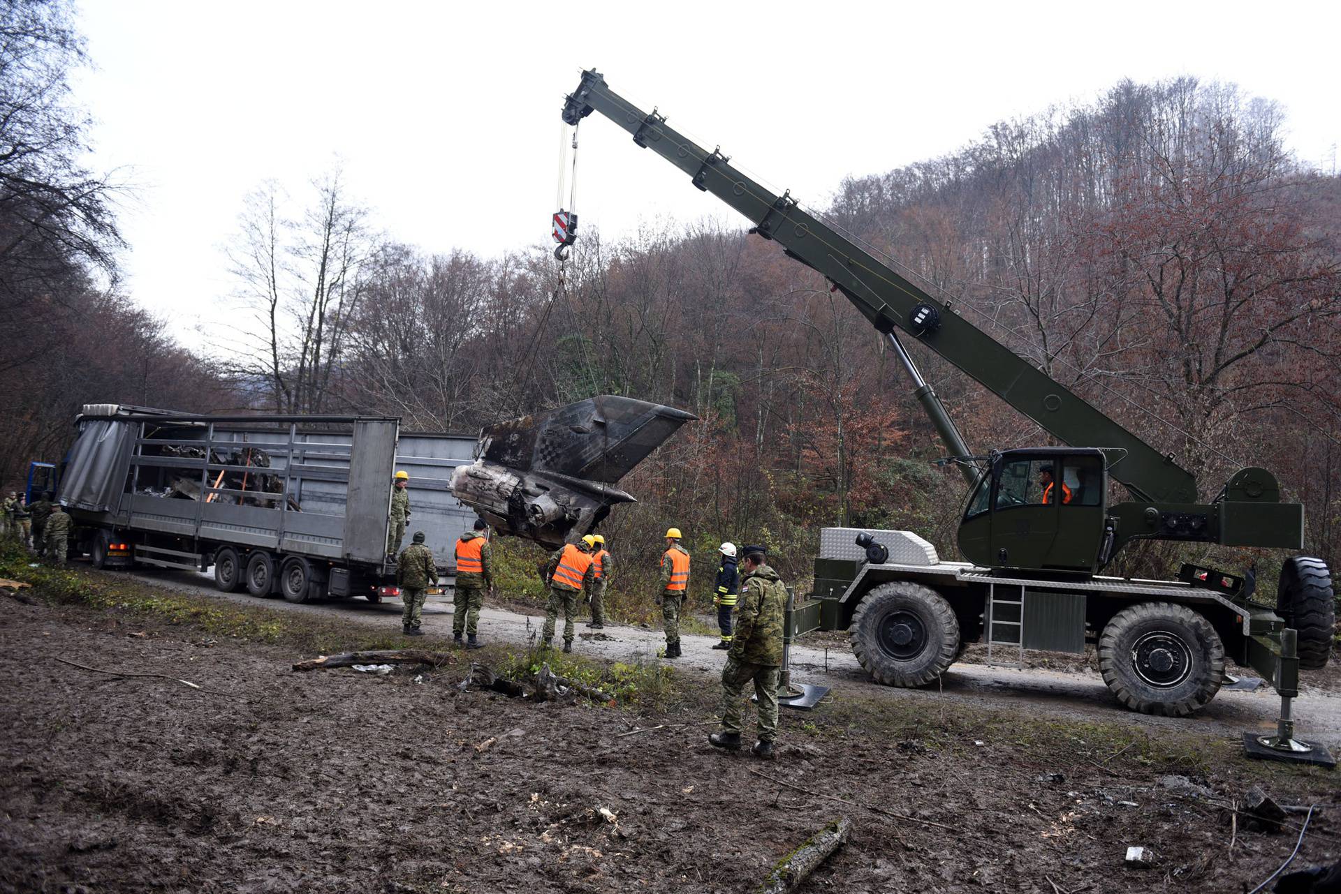 Dijelovi srušenog aviona MiG-21 pronađeni i prevoze se u Zagreb