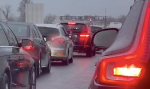 VIDEO Kaos uoči blagdana: Na A2 kod Jankomira kolona duga čak 7,5 km: 'Gužva je sve veća'