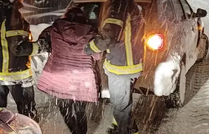 Led okovao Srbiju: Palo 50 cm snijega, mnogi bez struje. Bus zapeo u nanosu, spašavali ljude