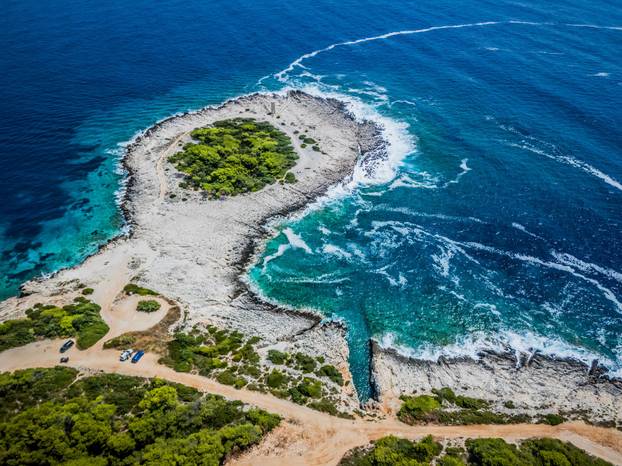 Poluotok Ražnjić na Korčuli snimljen iz zraka 