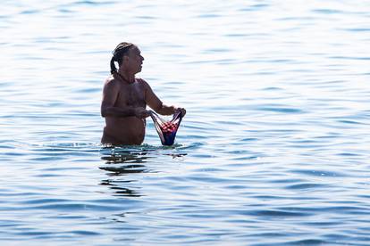 Split: Splićani uživali u sunčanoj suboti na moru