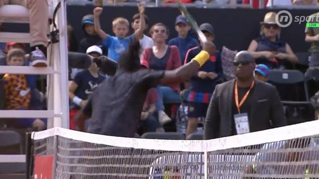 VIDEO Pogledajte neviđen ispad na ATP turniru! Izbacili su ga