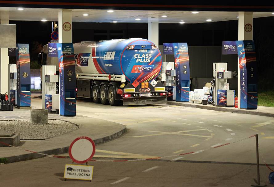 Kaštela: Gužve na benzinskim postajama zbog povećanja cijena goriva