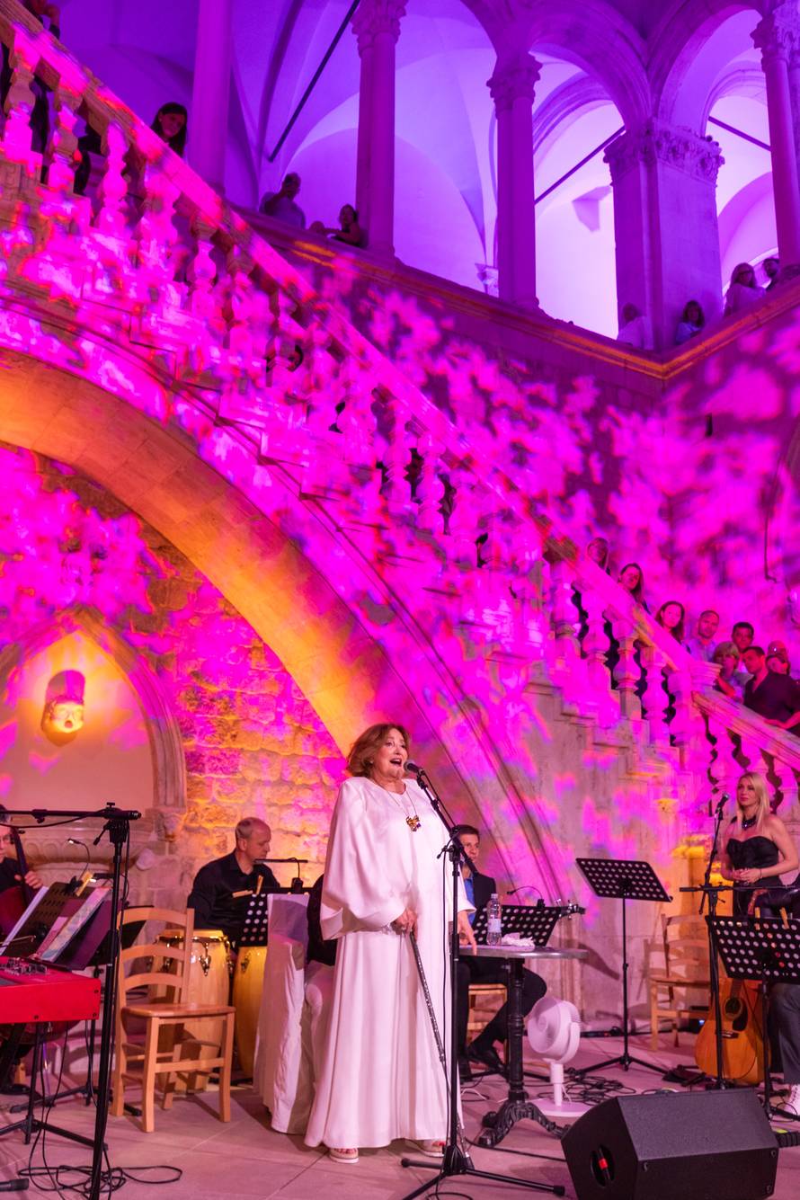 Prvi dubrovački oproštajni koncert Tereze Kesovije