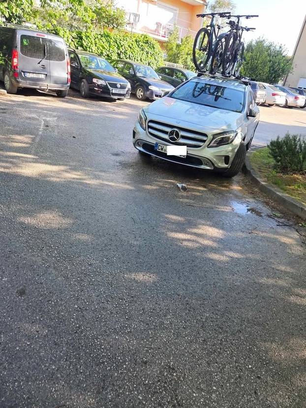FOTO Bravo majstore, nije ti tu parking! Evo kako se parkira u Hrvatskoj, neke nije ni sram...