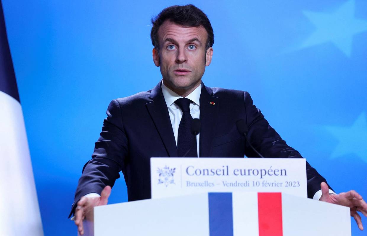 Posjet kralja Charlesa odgođen zbog prosvjeda u Francuskoj: Macron najavio novi datum