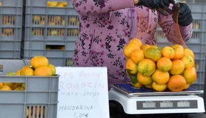 FOTO Mandarine u Šibeniku po 1,20 €! Znate li koliko je kura C vitamina koštala prije 5 godina?