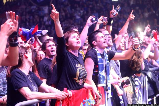 Koncert: Tisuće ljudi okupljeno na koncertu Thompsona u dvorani Mladost
