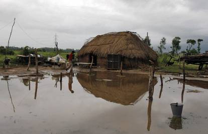 Indija: U poplavama poginulo 26 ljudi, evakuirano 200.000