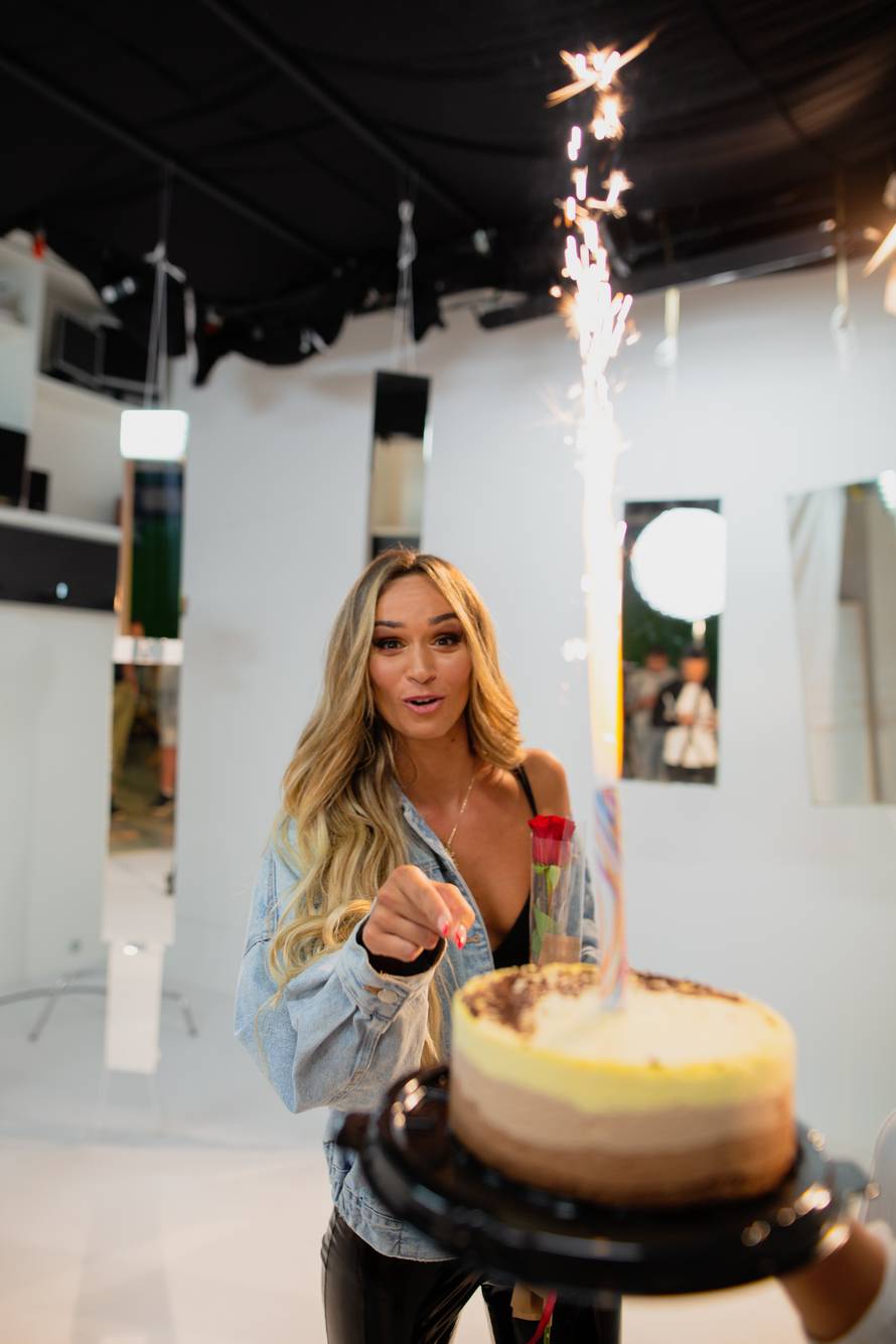 Romansa Davida Temelkova i atraktivne Tine Walme: Odlično je iznijela ulogu preljubnice...