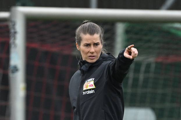 1. FC Union Berlin Training -  Interim coach Marie-Louise Eta leads training session