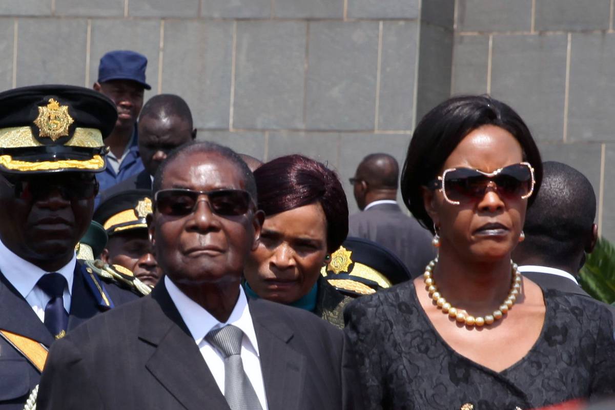Roberta Mugabea je i vlastita stranka pozvala da odstupi