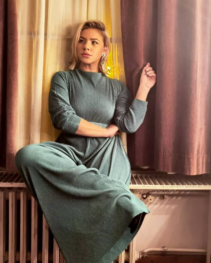 Ana Begić Tahiri je oduševila crnom kosom: 'Fatalna si žena'