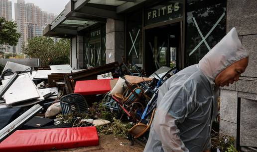 FOTO Supertajfun hara Azijom: Ulice su postale bujice. Žestoka oluja odnijela na desetke života
