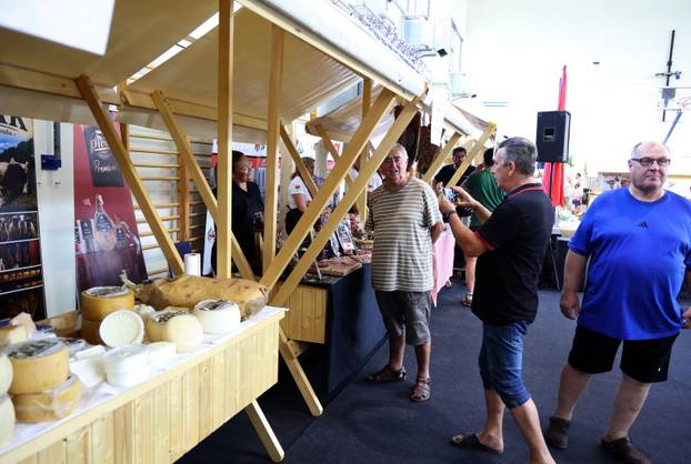 Drniš: Otvoren 9. me?unarodni festival pršuta