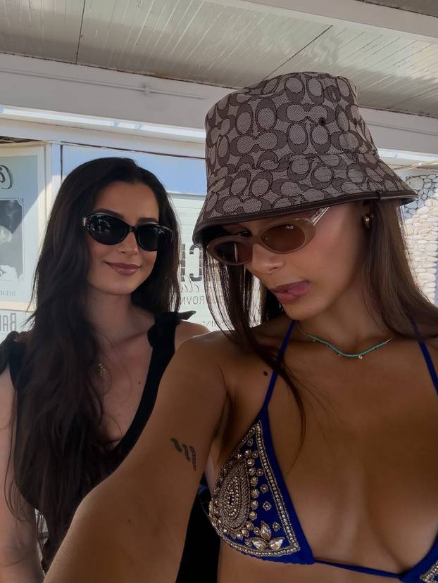 Laura Gnjatović se sa svojih 191 cm ispružila pa oduševila sve