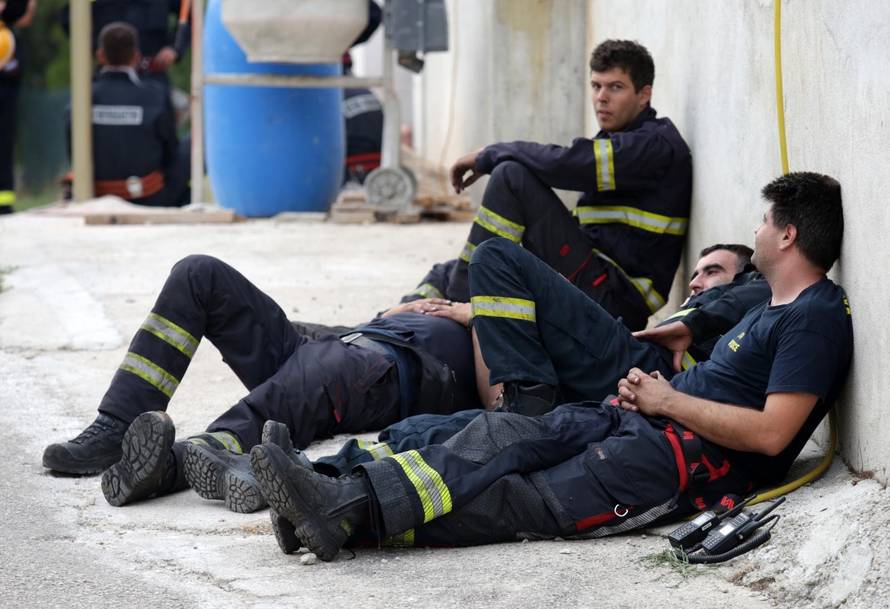 Hvala spasiteljima: 'Branili su nam kuće, spremamo im peku'