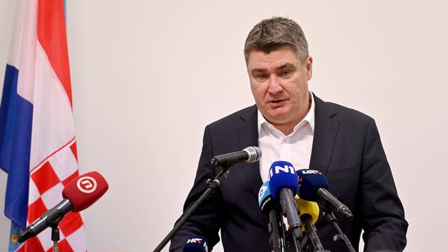 Pakoštane: Predsjednik Milanović uručio odlikovanja hrvatskim braniteljima