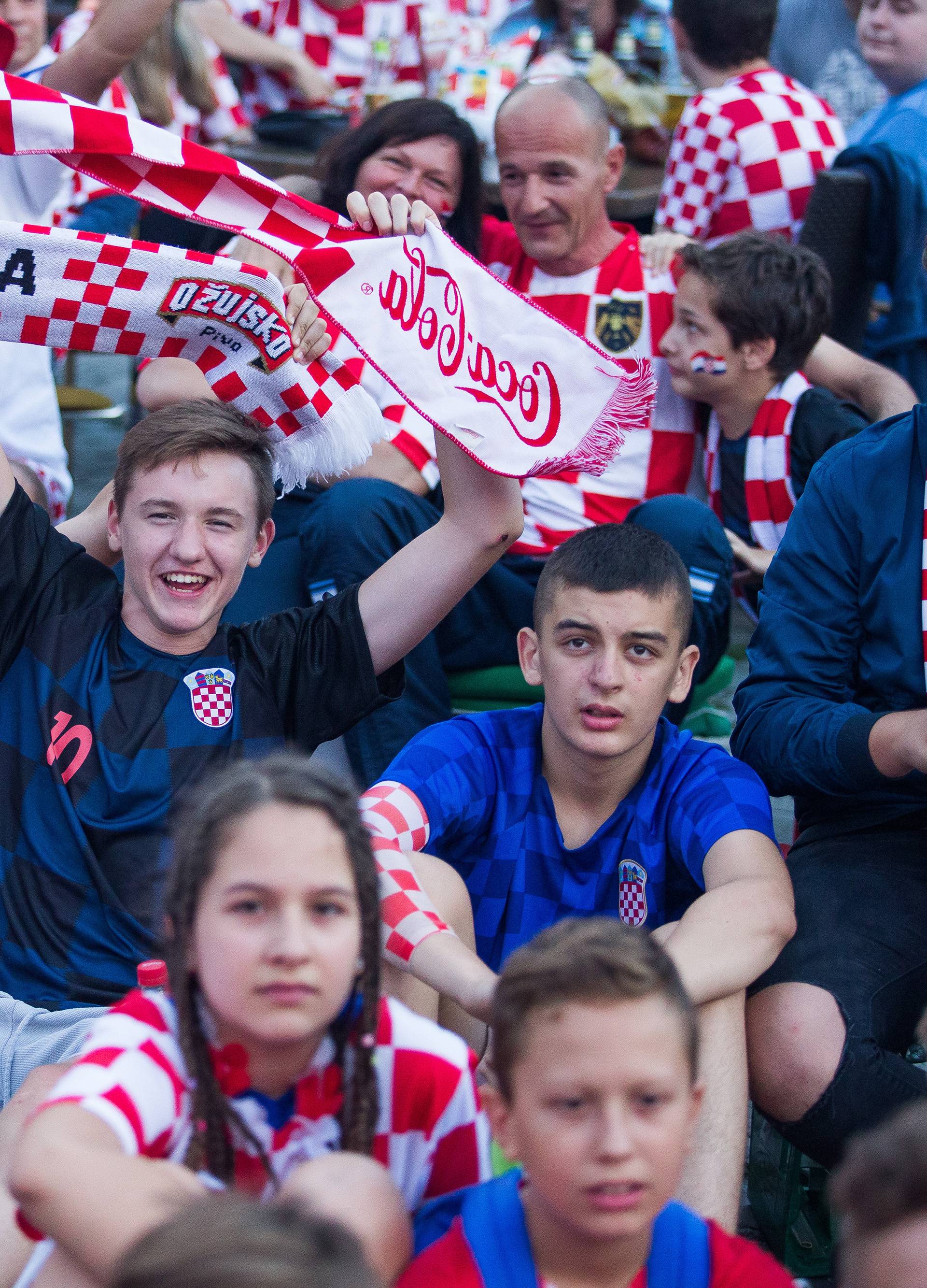 Vatreno je diljem Lijepe naše: Hrvatska slavi polufinale SP-a