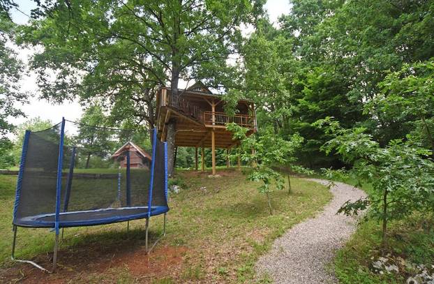 FOTO Ako trebate potpuni reset: Kućica na drvetu uz Mrežnicu nudi odmor za um i tijelo