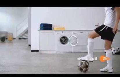 Ismijali nogometašice: Prašinu podigla kontroverzna reklama