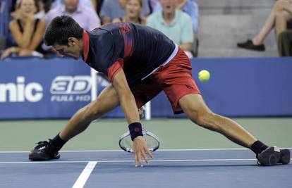 Novak ipak nije izvanzemaljac: Pauzira zbog ozljede koljena
