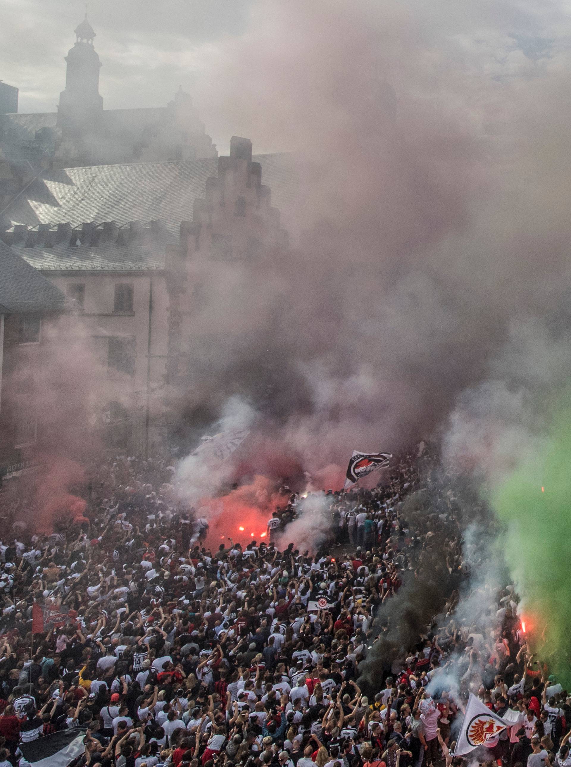 Eintracht Frankfurt win German DFB Cup