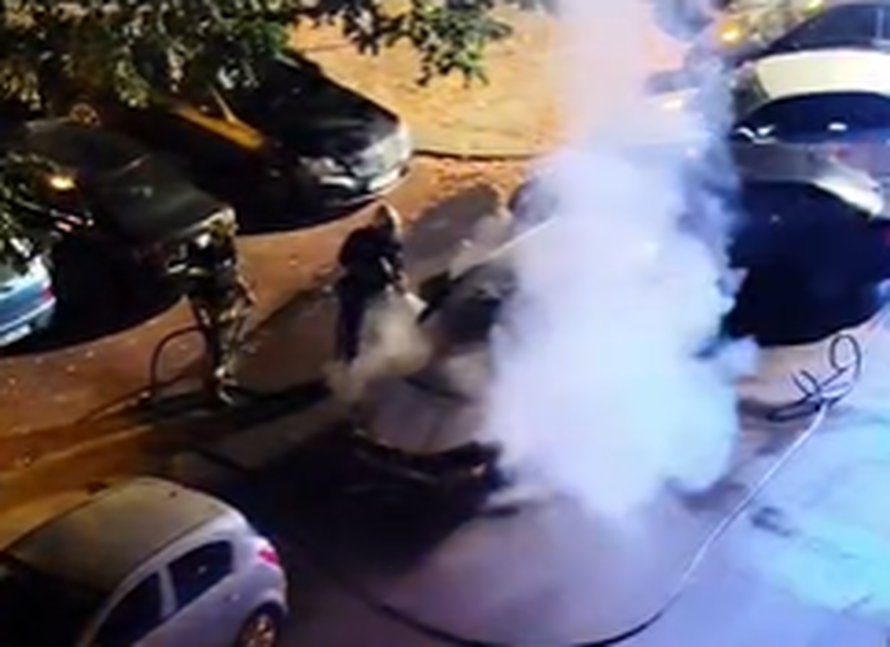 EKSKLUZIVNA SNIMKA Ovako je gorio auto zamjenice županijske državne odvjetnice u  Sl. Brodu!!