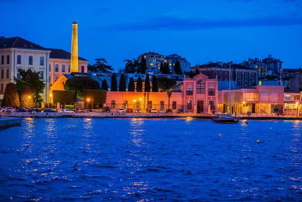 Gradske fotografije u sumrak grada Rovinja