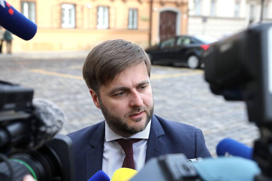 Zagreb: Ministri dolaze na sjednicu užeg kabineta Vlade RH