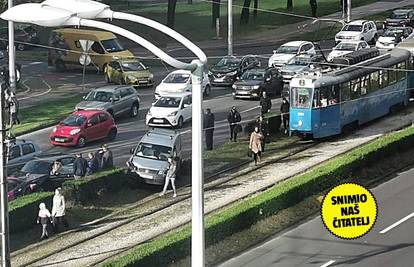 Kaos na Vukovarskoj u Zagrebu, zbog sudara tri automobila su morali preusmjeriti i tramvaje