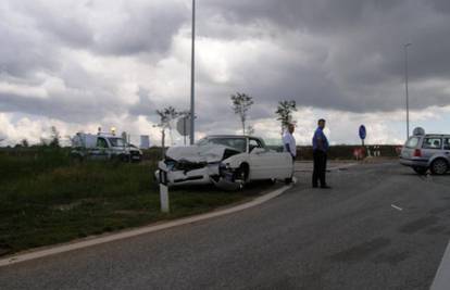 Dvoje ljudi je ozlijeđeno u sudaru vozila kod Poreča