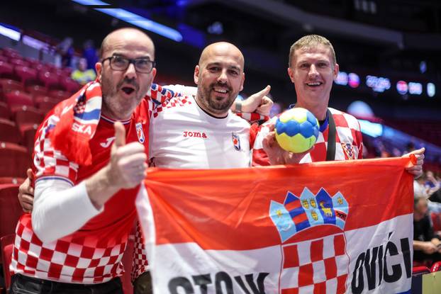 Malmo: Navijači na tribinama prije utakmice Hrvatske protiv Slovenije u drugom krugu EHF Europskog prvenstva
