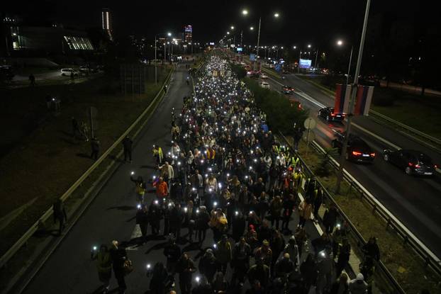 Beograd: Mirni prosvjedni mimohod u povodu 11 mjeseci od novosadske tragedije
