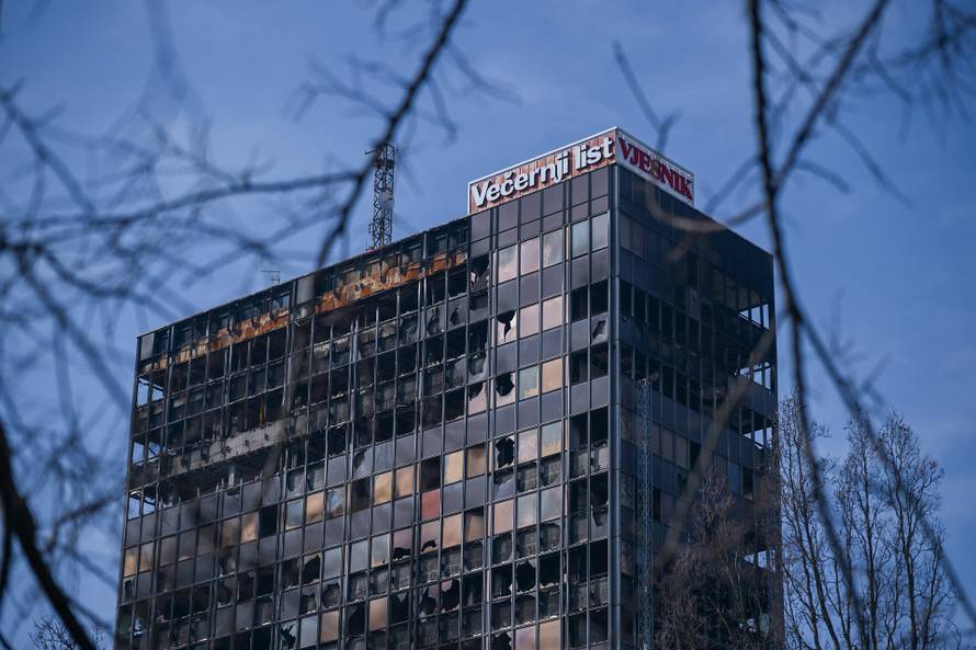 Zagreb: Postavljena dizalica na zgradu Vjesnika na kojoj traju pripreme za rušenje