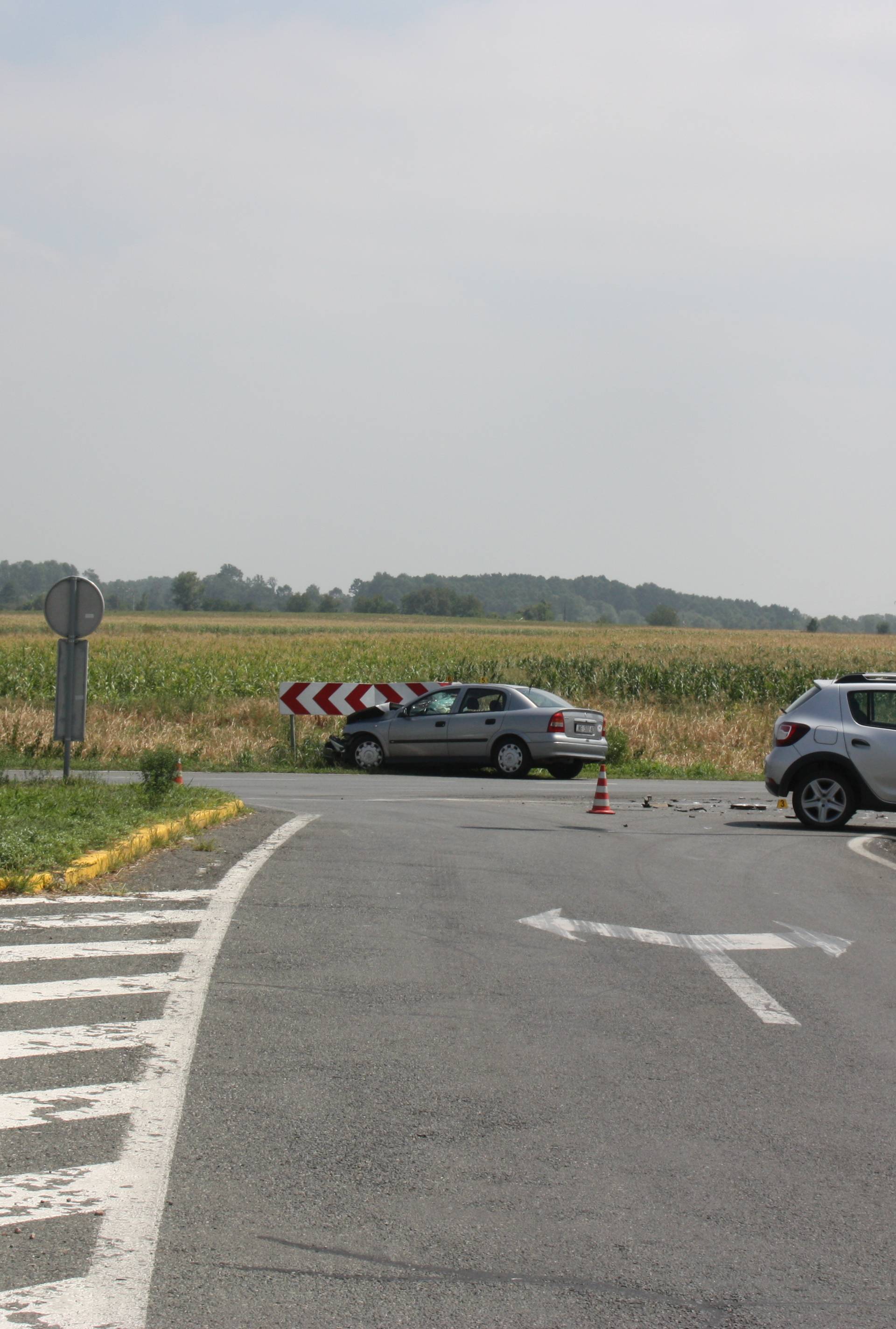 Skretao ulijevo i nije propustio drugi auto: Dvoje ozlijeđenih