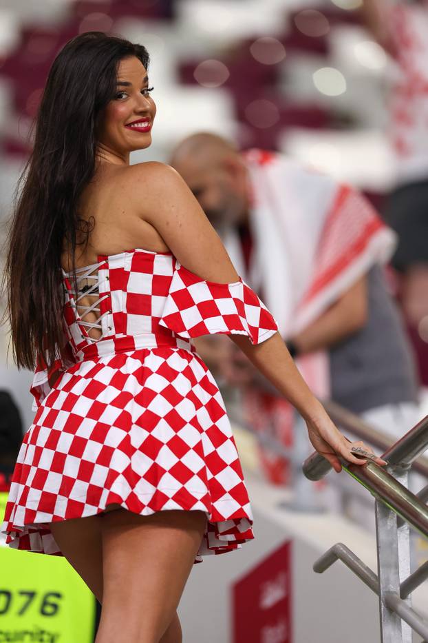 KATAR 2022 - Ivana Knoll u haljini s kockicama na utakmici Hrvatske i Kanade 