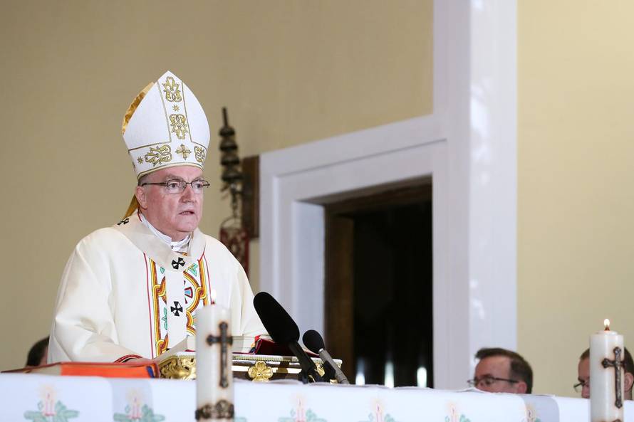 Zagreb: Kardinal Josip Bozanić predvodio misu polnoćku u Župi svetog Jeronima