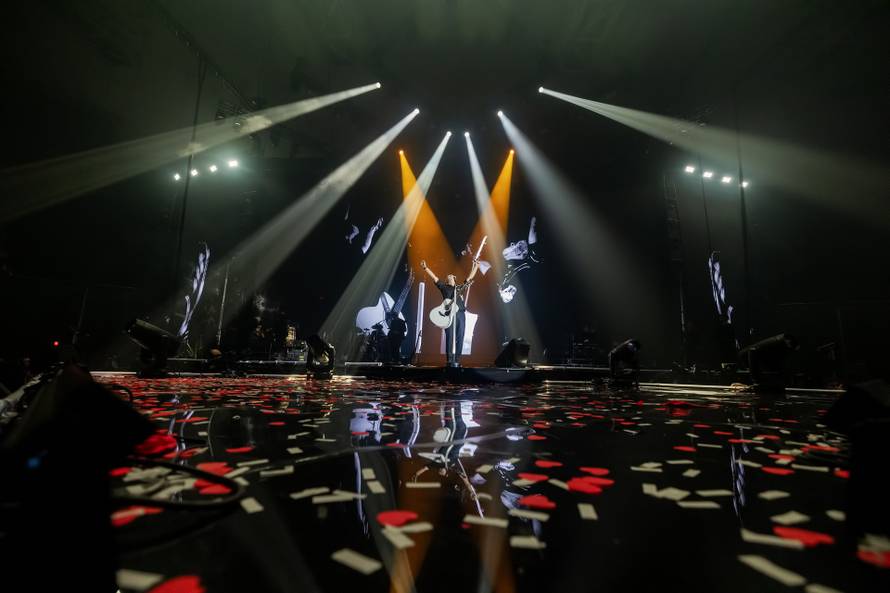 Dino Merlin za doček se vraća u Dubrovnik, a evo koliko je za to strpao u džep prošla četiri puta