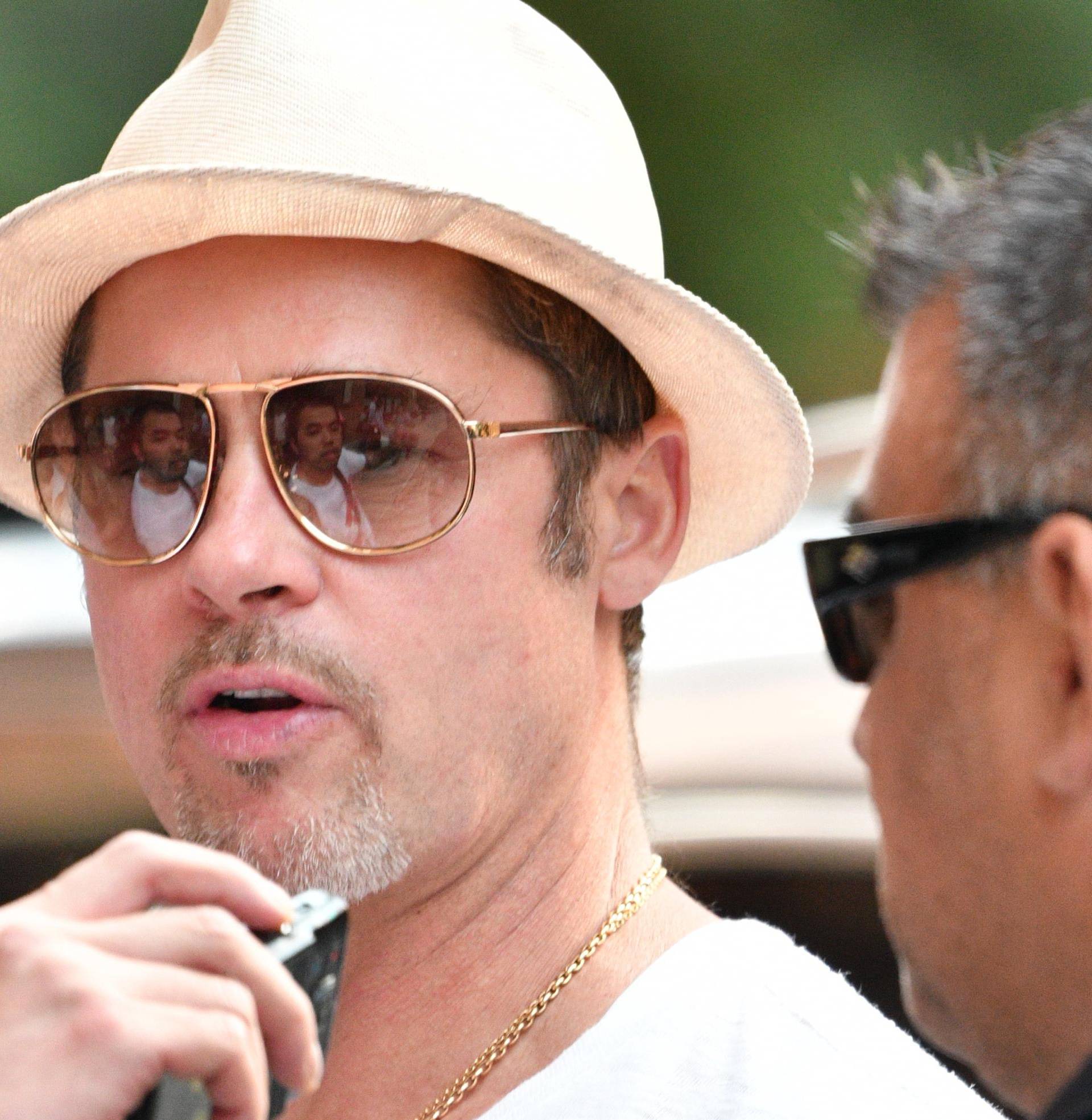 Brad Pitt enteracting with fans